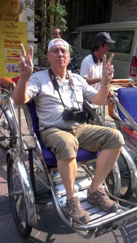 Prof. Vítovec cestovatel a fotograf ve Vietnamu.