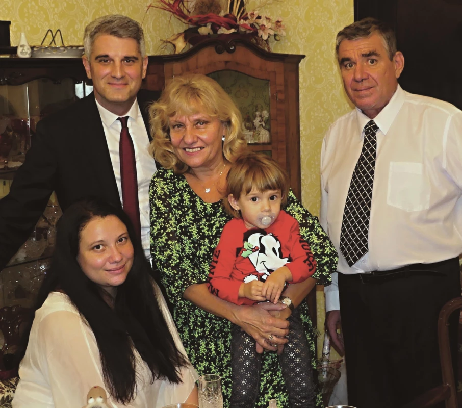 Největší štěstí v kruhu rodiny, s manželkou Lenkou, dcerou
Monikou, vnučkou Belinkou a zetěm Petrem.
